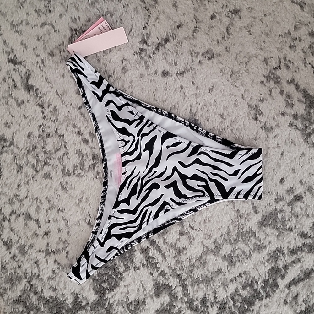 New with tags, Victorias Secret Bikini Bottom S
